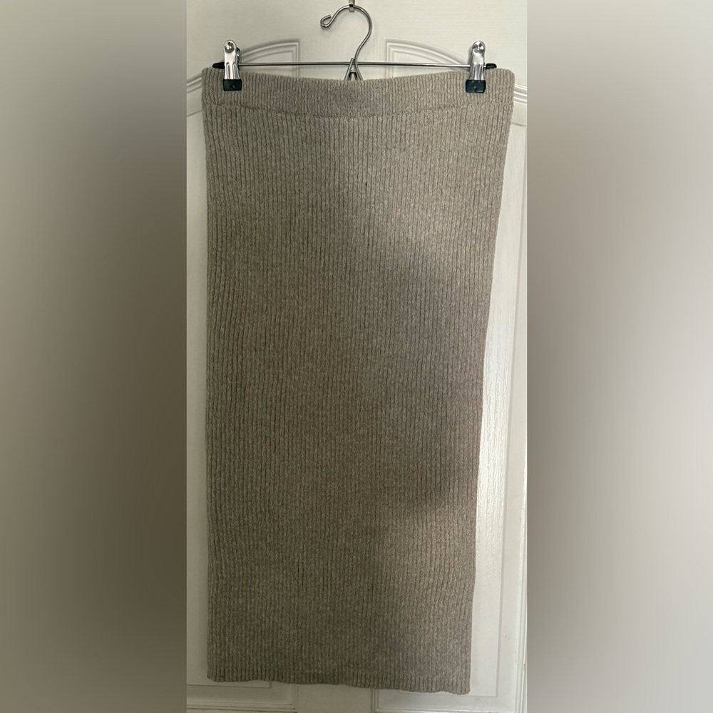 Ribbed Knit Skirt in Gray